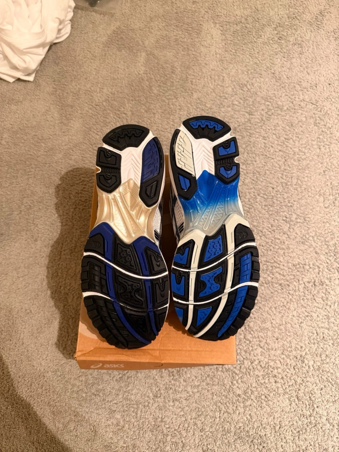 Asics  - 4