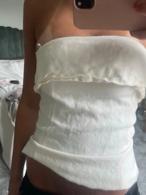 ”Bando” topp - Vit Bando topp, storlek 34/XS från HM. Ge gärna prisförslag!