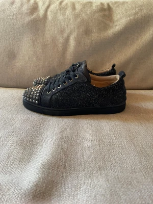 Christian Louboutin  - Skick - 8/10 allmänt andvända. Storlek - 41