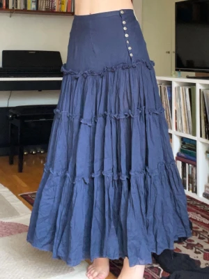 Jean Paul Gaultier Kjol - Midjemått 42cm. Jag är 165 och har storlek S för referens. Äkta vara! Inga defekter och i bra skick.