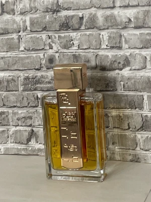 Lattafa angham  - Lattafa angham 100 ml. Se bilder för mängd kvar och noter. Alltid förvarad mörkt och svalt. 