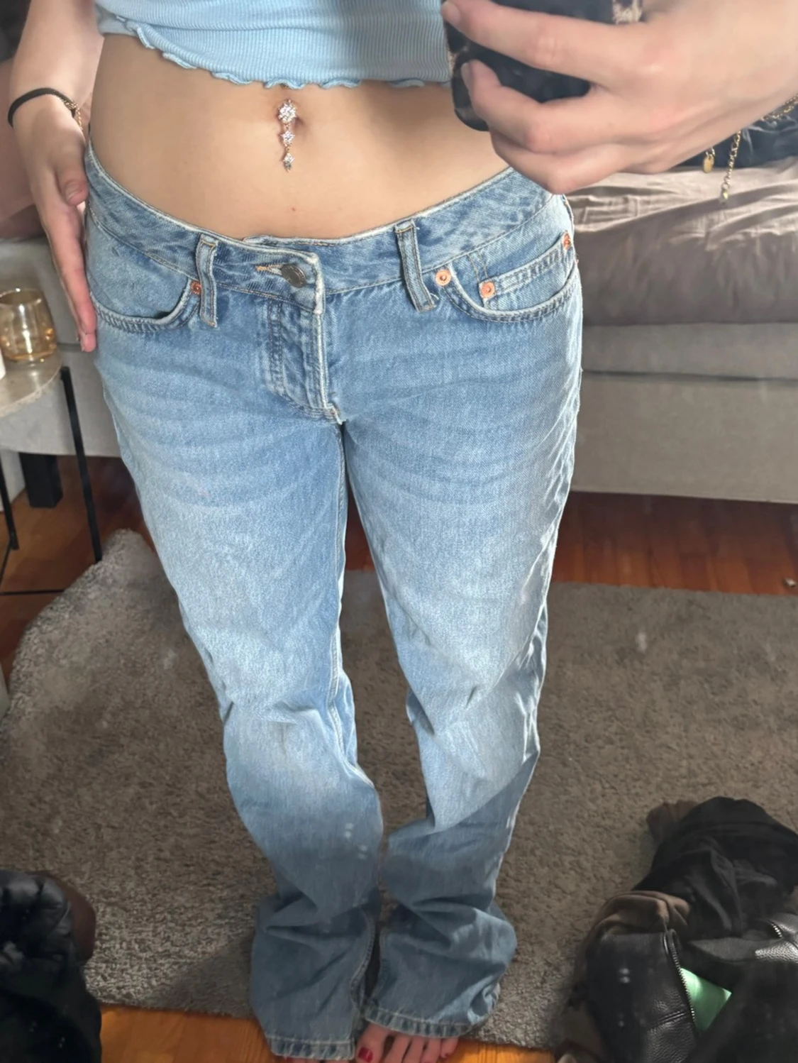  ljusblå raka jeans