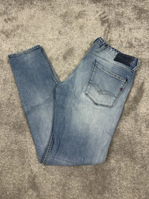 Replay jeans  - Ett par riktigt snygga jeans från Replay i storlek W34 L30 i modellen Anbbas 
