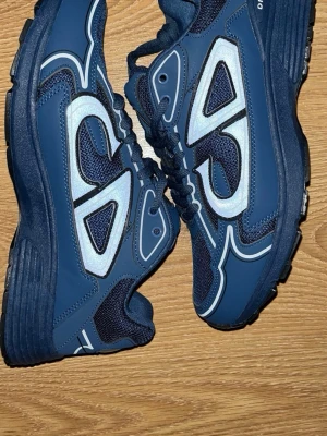 Blå sneakers kom privat för pris - Helt nya bra kvalitet passar 43/44 