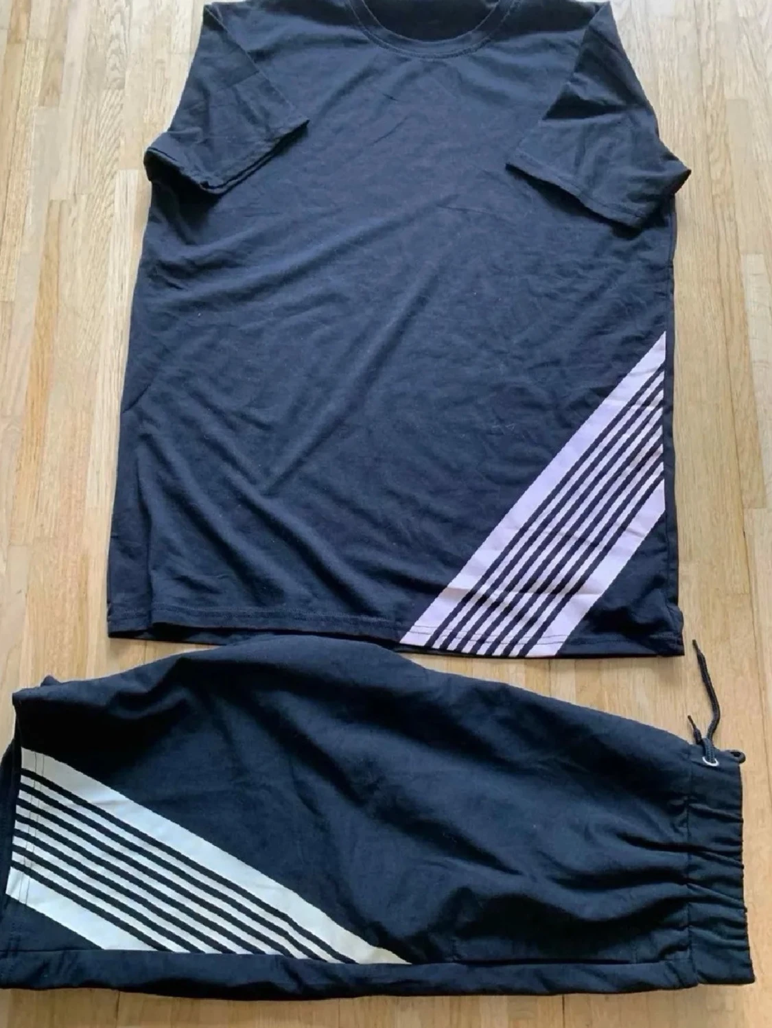 Svart t-shirt och shorts set - 1