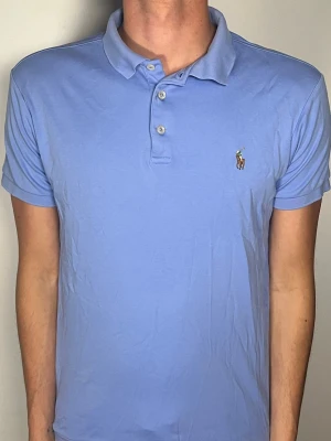 Ralph Lauren piké - Sälje ren ritkigt snygg och trendig Ralph Lauren piké i fint skick, storlek M men sitter som S, vid frågor är det bara att skriva //Gramenti