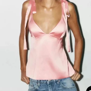 Satin topp zara - Jättefin topp från zara💞har ej använts så mycket💖