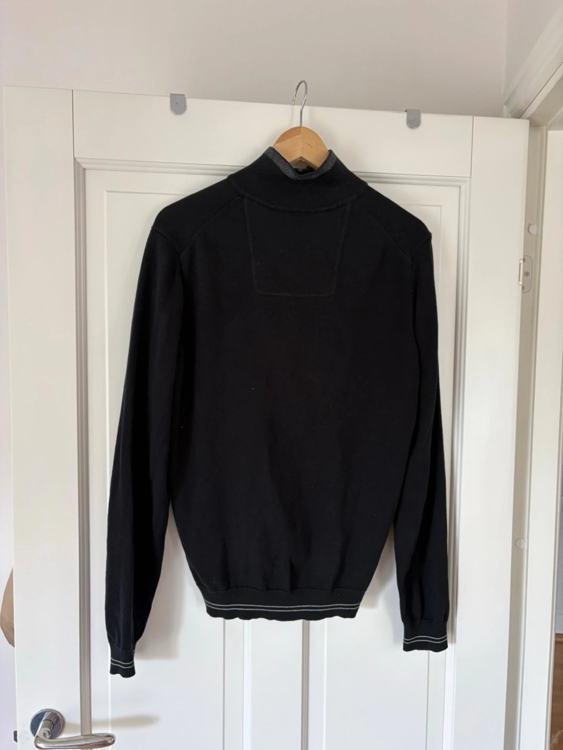 Svart halfzip-tröja från BOSS - 1