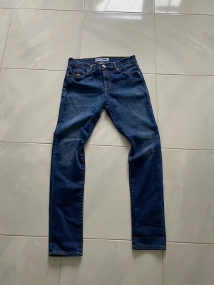 Jacob cohen jeans - Riktigt schyssta Cohen jeans! Skick 7/10. Bara o skriva om ni har frågor!