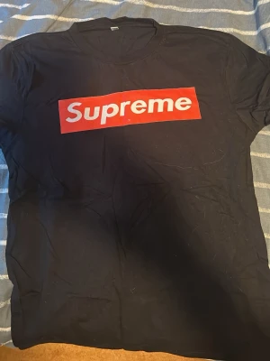 Sup t-shirt - Köpte i ukraina STRL M 