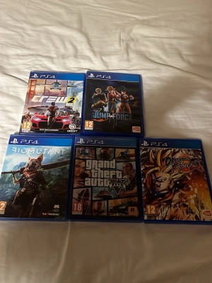 5 PS4 spel: GTA V, Jump Force m.fl. - Säljer fem PlayStation 4-spel: The Crew 2, Jump Force, Biomutant, Grand Theft Auto V och Dragon Ball FighterZ. Alla spel har blå plastfodral och färgstarka omslag. Perfekt för dig som gillar action, äventyr och fighting på PS4.