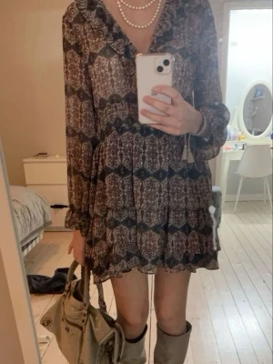 Zara klänning - Super gullig sommarklänning, säljer pgr av att den var för kort på mig💕