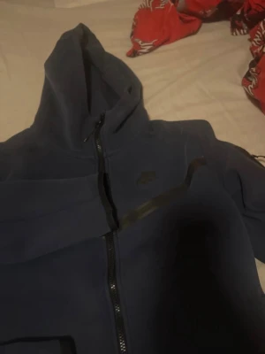nike tech fleece - Hi i’m selling a nike tech fleece, it’s blue (dark blue)