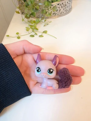 littlest pet shop - Littlest pet shop chincilla authentisk Finns fler i min profil för bundle. Följ gärna för att se fler jag lägger upp