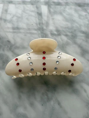 Hårklämma med strass - Hårklämma med glitter stenar från vårat uf företag Clip It UF