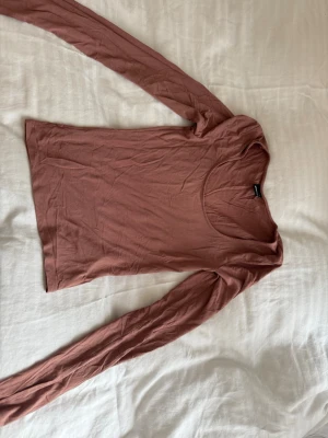 Rosa långärmad topp Gina Tricot - Söljer en mörk rosa topp från Gina 