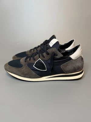 Philippe Model Skor - ‼️VI TAR INGA BYTEN‼️| Philippe Model Sneakers | Skick: 9/10 | Storlek 45 fits 46 | Tillkommer box vid köp! | Frakt sker inom 24 timmar efter köp 📦💨 | Hör av dig vid minsta fråga eller fundering 💭