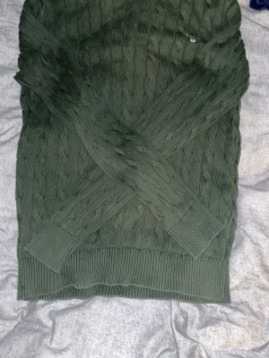 Gant tröja  - Väldigt fin, knappt använd. Säljer då jag behöver rensa garderoben 