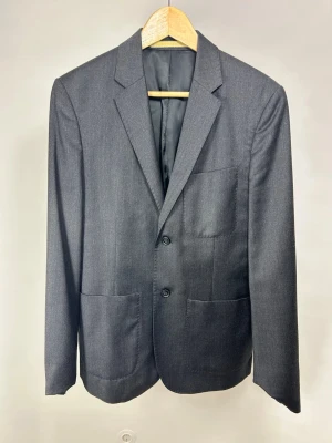 Whyred Kavaj | 48 - Fin grå kavaj i ull från Whyred. Använd men i fint skick😁. Storlek 48/M. Inga defekter. 