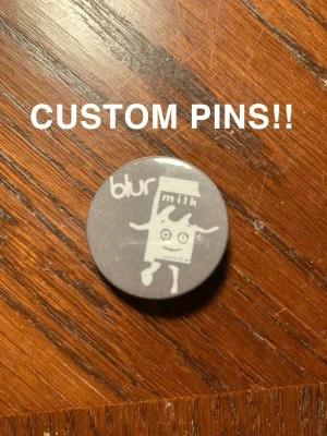 Custom pins / Badges - READ FULL DESCRIPTION!! PLEASE DO NOT BUY!! IF YOU ARE INTERESTED I WILL MAKE A SEPARATE LISTING FOR YOU!! Completely custom pins!! Send an image you would like and I will make it into a fashionable badge to be put on clothing, bags or whatever you wish! Please bare in mind then the corners of the image will be cut off when it is made into a circle!! Other sizes available!! I do discounts if you are buying multiple: 1pcs=30kr 3pcs=75kr 5pcs=100kr 