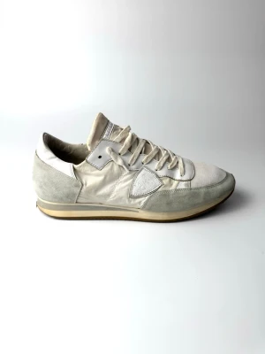 Philippe Model TRPX - Philippe Model TRPX. Storlek 43. Skick 8/10. Leveranstid: 2 arbetsdagar.