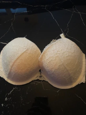 Vit bh  - Vit bh med spets