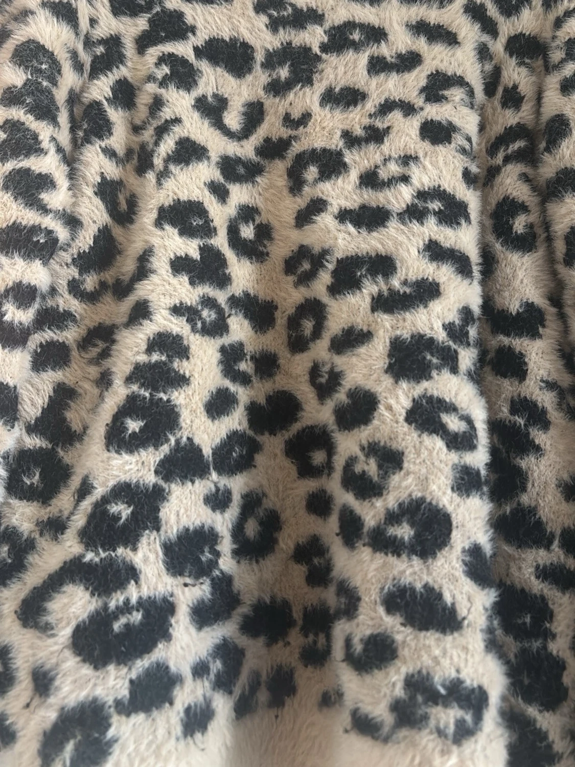 Leopardmönstrad fluffig tröja