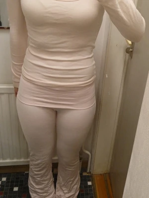 Ljusrosa  leggings - Säljer ett par ljusrosa lågmidjade leggings med stretchigt material. 💕