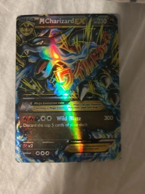  Mega Charizard EX Flashfire - Mycket sällsynt kort som jag har packat själv för flera år sedan. Går för ca 1500 egentligen men vill bli av med det nu.