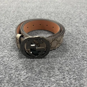 Gucci bälte - Väldigt fin och stilig. Passar med en classic outfit. Om man vill sticka ut! För mer information, skriv dm!