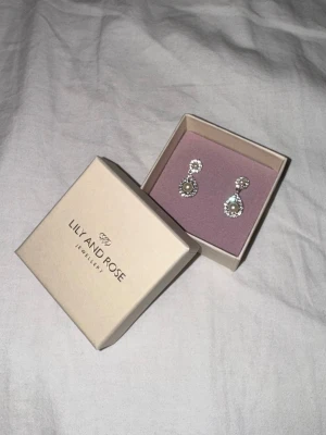 Pärlörhängen från Lily and Rose - Helt nya!