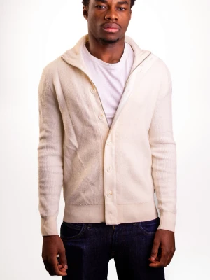 Krämvit kofta med sjalkrage - Stilren krämvit kofta med sjalkrage och knäppning framtill. Koftan är ribbstickad vid ärmslut och nederkant, har lång ärm och är tillverkad i ett mjukt stickat material. Perfekt för lager-på-lager och enkel att matcha med jeans.