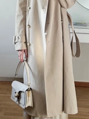 Kappa från mango  - Jätte fin kappa ifrån mango, dubbel fodrad. Enbart använt ett par gånger, ny pris 1800kr 