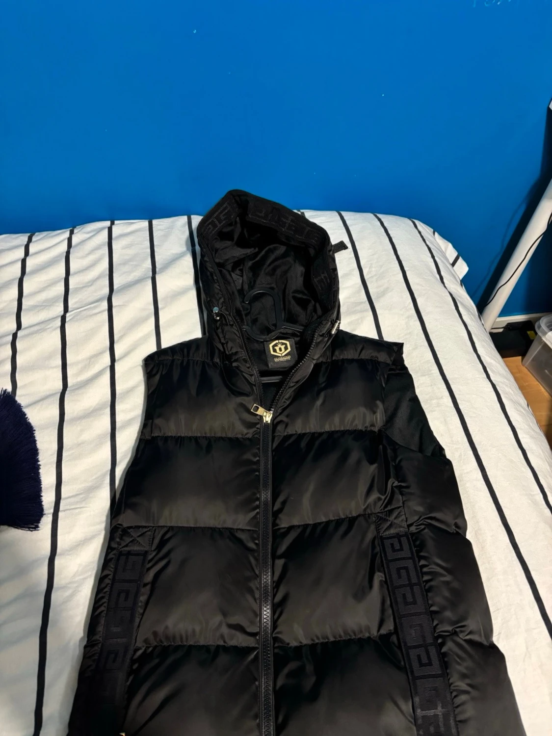 Svart dunväst med huva - 3