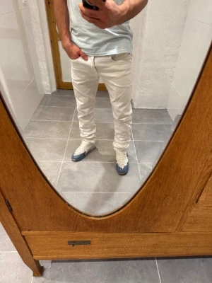 Replay jeans  - Ett par snygga byxor från replay i storlek W33 L34 i modellen Anbbas 