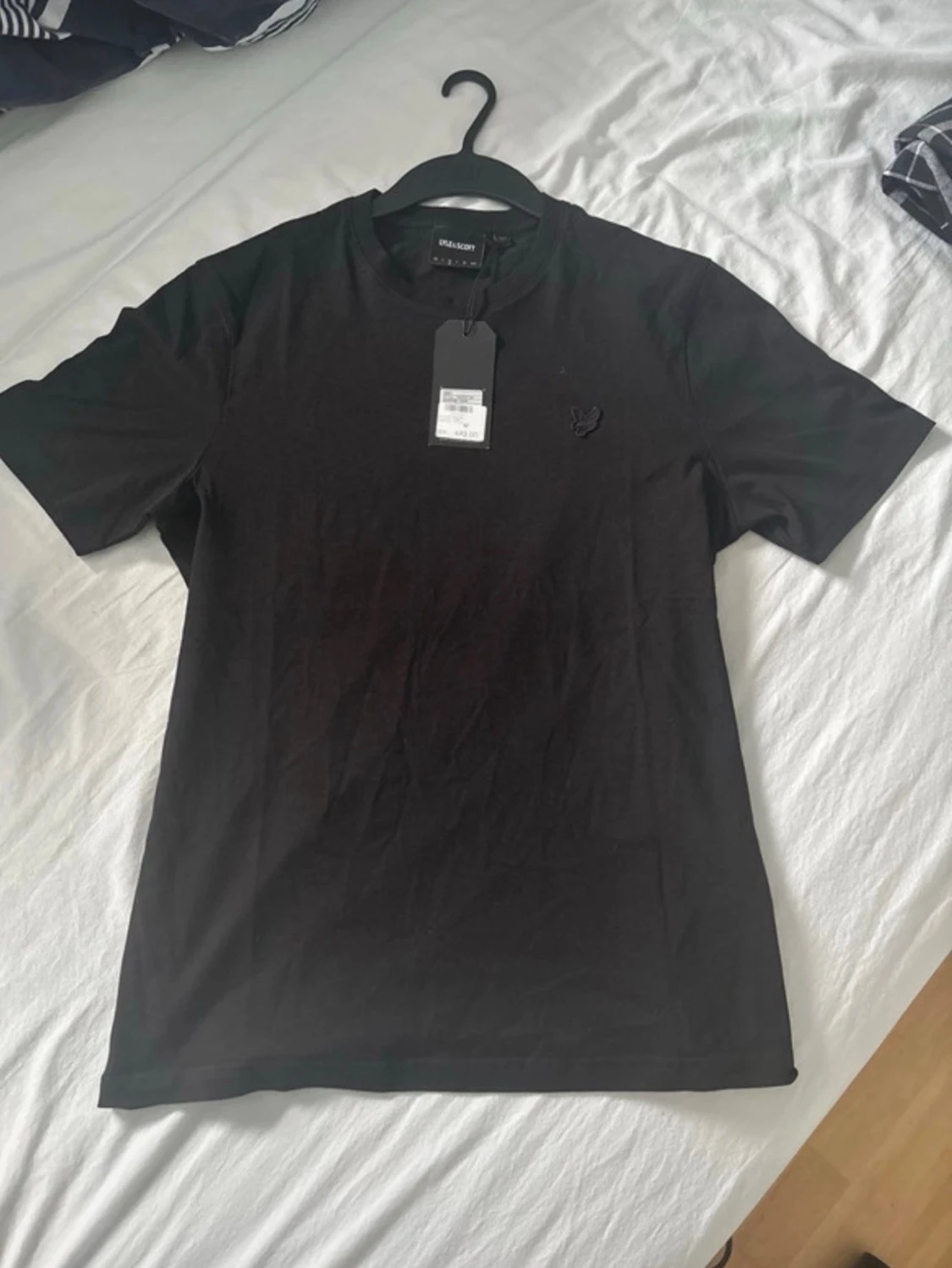 Svart t-shirt från Lyle & Scott