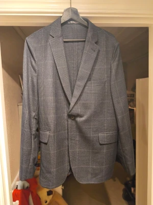 Kostym Isac Dewhirst  - Kostym Isac Dewhirst storlek 54 Använd 1 gång för något år sedan