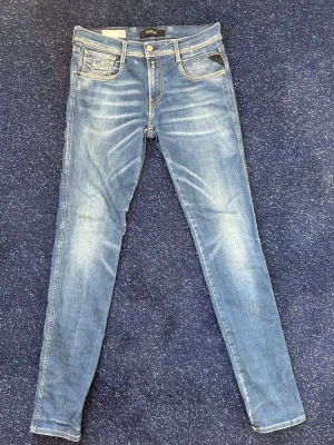 Replay anbass  - Replay anbass hyperflex i W30 L34. Dom har en liten repa som inte är så synlig. Bara att höra av sig vid funderingar 🤩