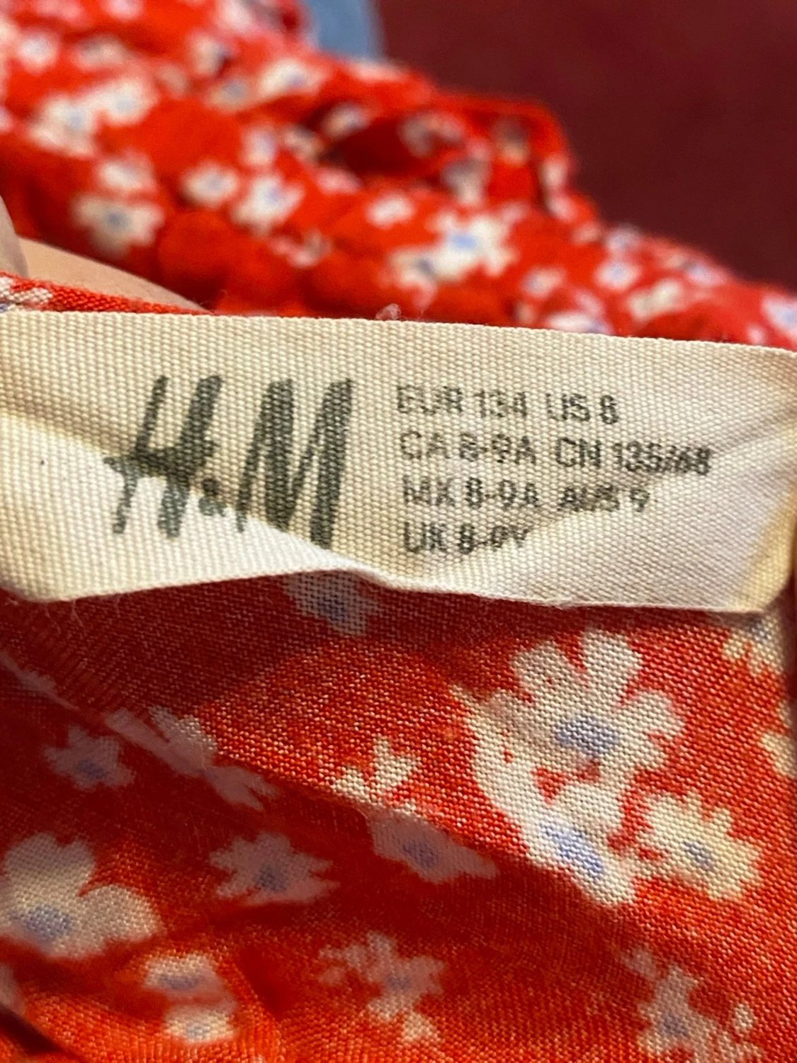 Röd blommig klänning med kort ärm - 2