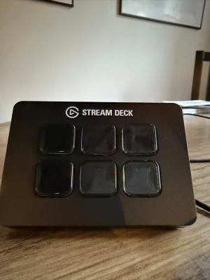 Elgato streamdeck mini - Elgato stream deck mini som funkar perfekt, inga problem/fläckar. Knappast använd. Nypris: 700kr Mitt pris: 350