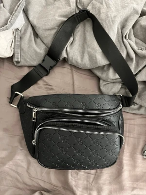 Pier One magväska - Säljer då den inte kommer till användning.