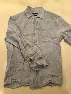 Mudo Collection - Blå Linneskjorta från Mudo Collection 