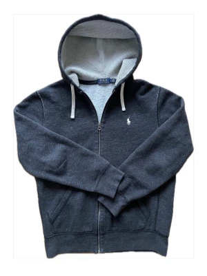 Ralph Lauren ziphoodie  - Nyskick! Storlek M, normalstor, skön passform Priset går att diskutera  Fråga mig om ni undrar något