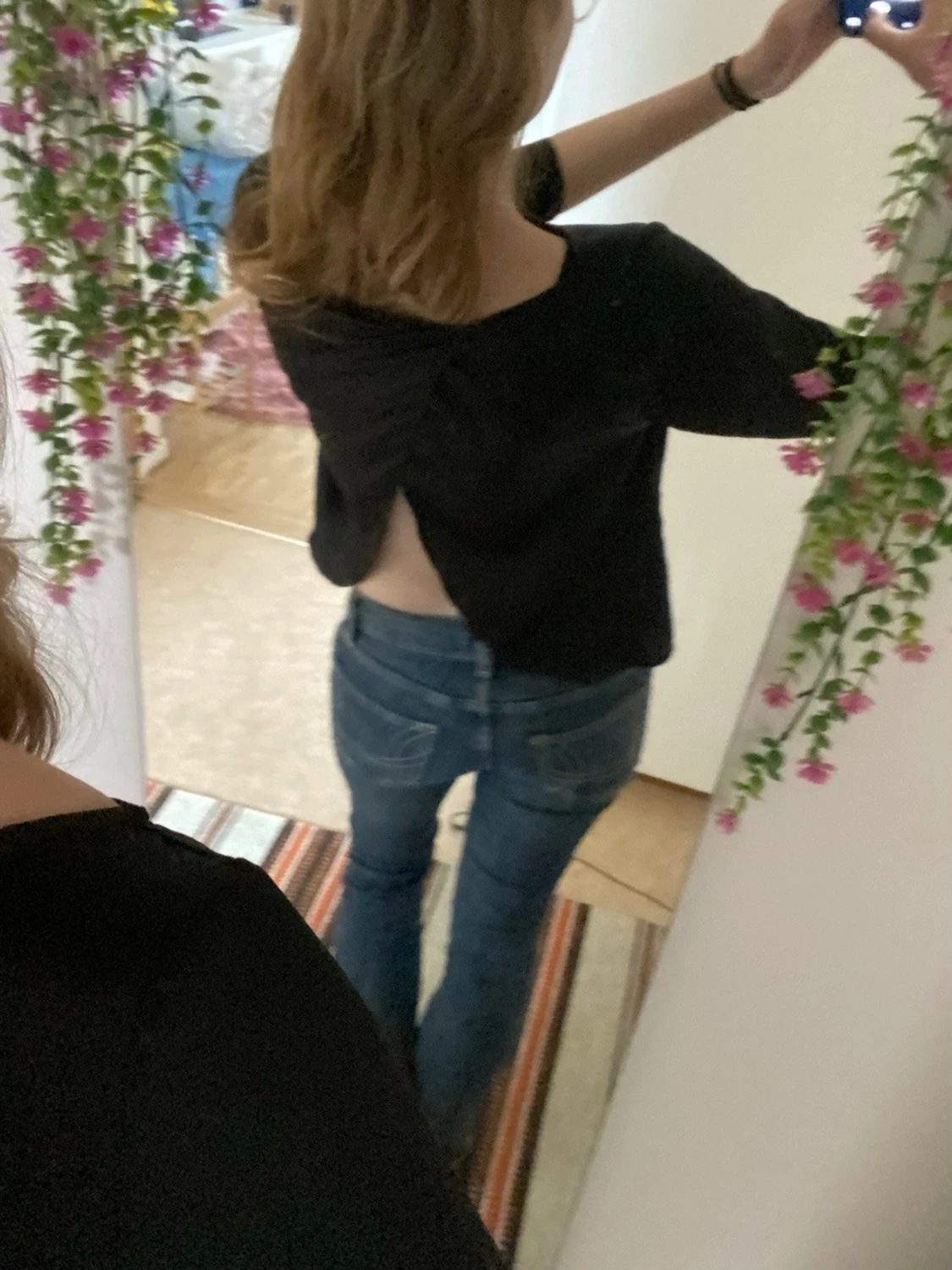 Svart satinblus med trekvartsärm - 3