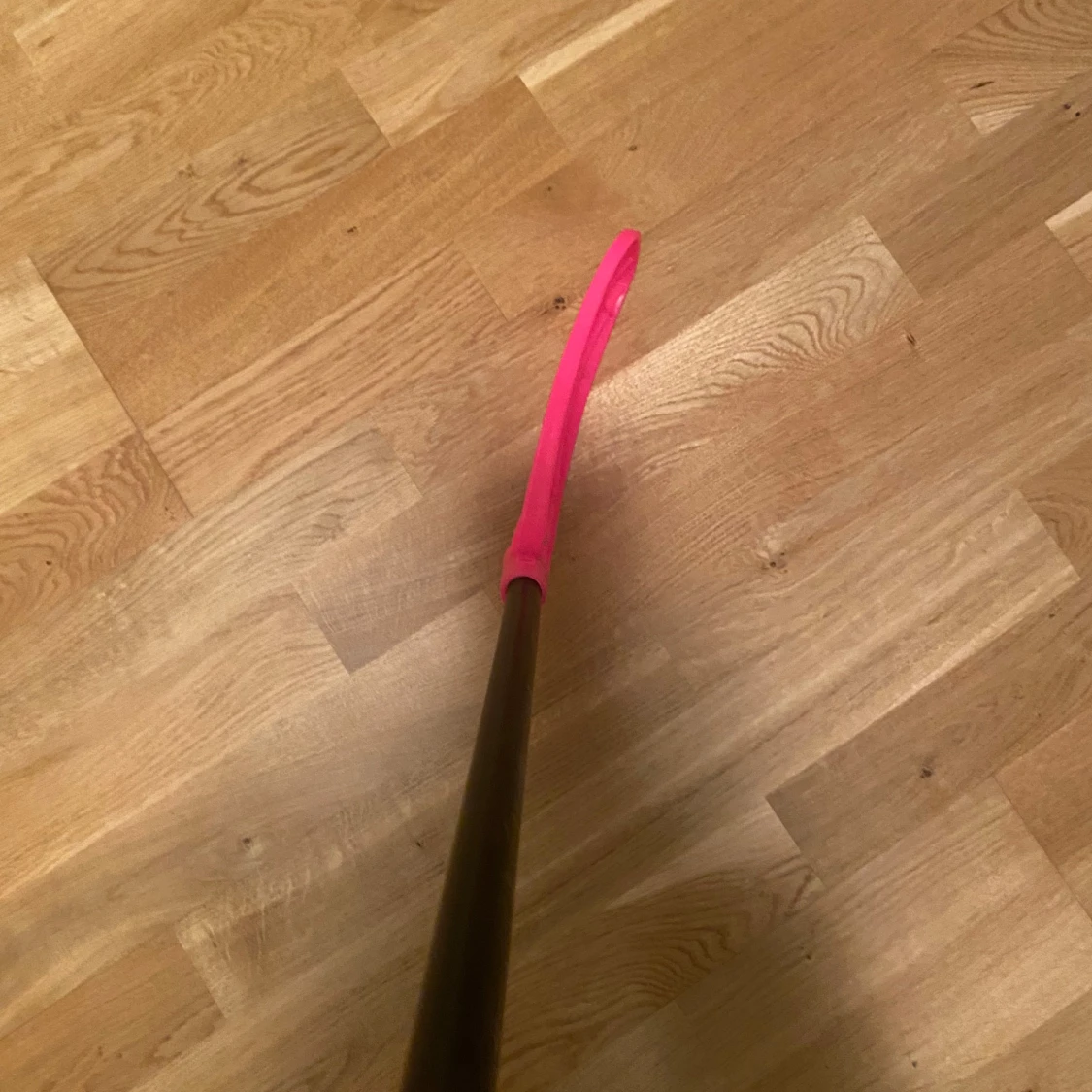 Innebandyklubba med rosa blad - 2