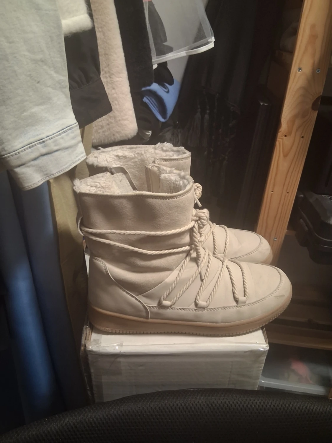 Beige moon boots med snörning - 1