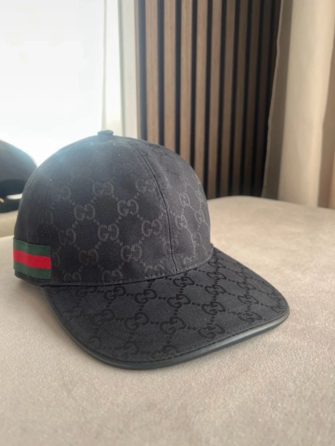 Svart keps från Gucci med GG-mönster - 2