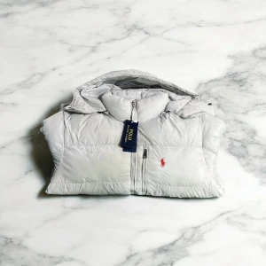 Grå Ralph Lauren Jacka - Grå Polo jacka i Storlek S men kan passa antigen M eller L