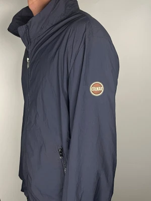 Colmar jacka - Säljer en riktigt snygg och trendig Colmar jacka i fint skick, storlek 52 som är som M, vid frågor är det bara att skriva //Gramenti