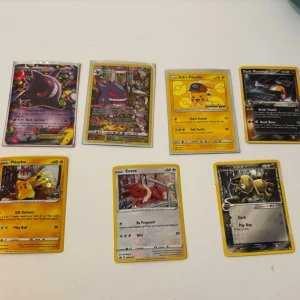 Pokémonkort samling med Pikachu & Gengar+ rare och wanted - They are worth 127-132$ I’m selling much cheaper, and no I don’t sell just one of them.